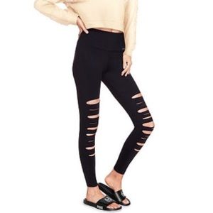 VS PINK ripped ultimate leggings